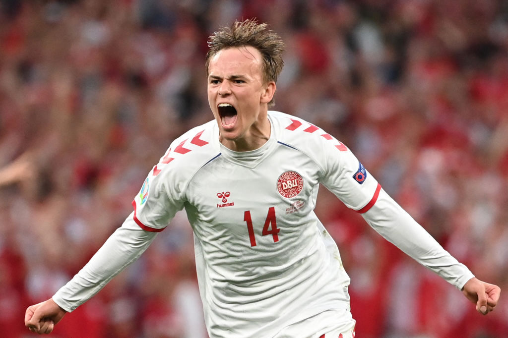 TOPSHOT-FBL-EURO-2020-2021-MATCH27-RUS-DEN