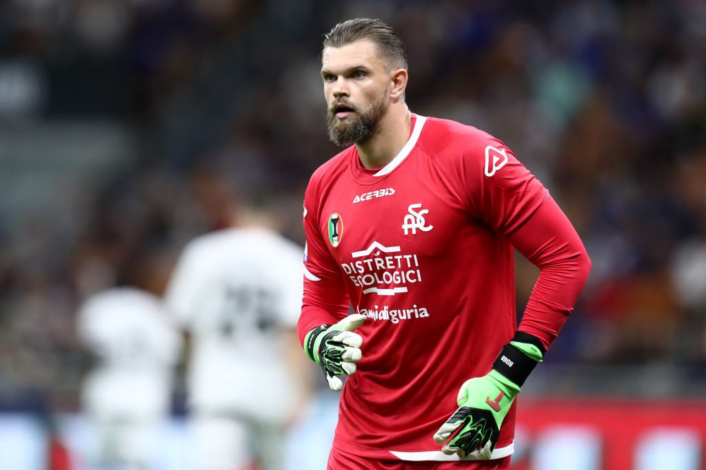 Bartlomiej Dragowski of Spezia Calcio looks on during the