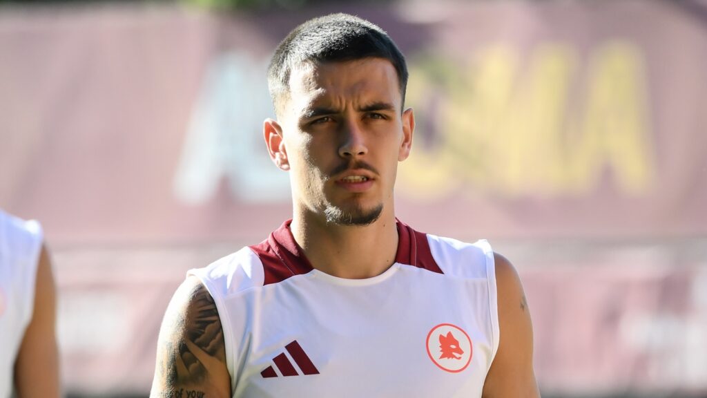 AS Roma Unveil New Signing Enzo Le Fee