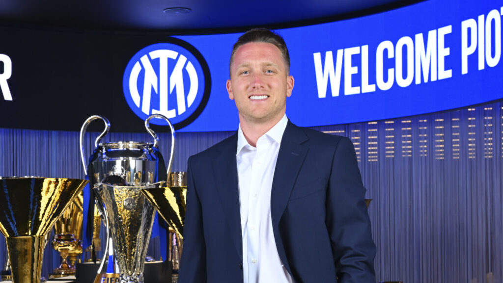 FC Internazionale Unveils New Signing Piotr Zielinski