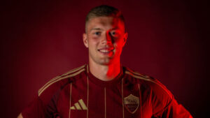 AS Roma UNveil New Signing Artem Dovbyk