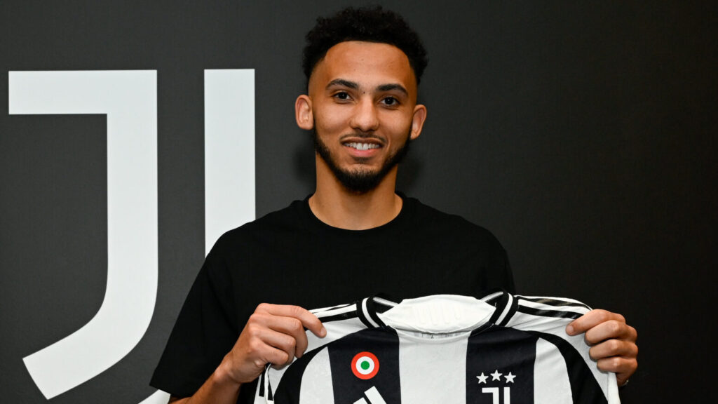 Juventus Unveil New Signing Lloyd Kelly